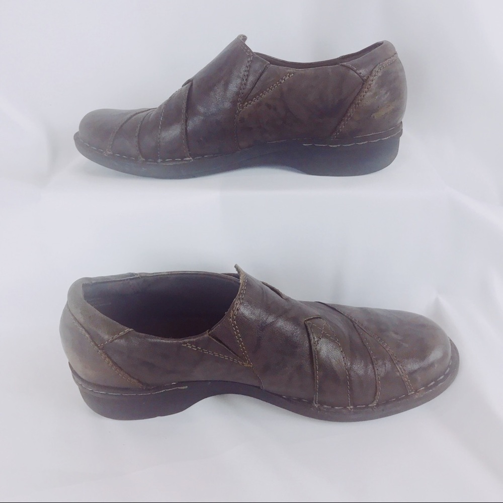 2/$14 Clarks Brown Leather Slip-ons 7 Medium - Picture 3 of 7